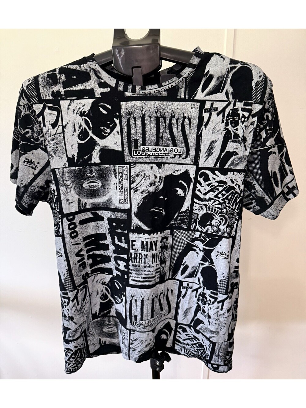 GUESS Men’s Med Black/Gray Graphic Print Logo Crew Neck Short Sleeve T-Shirt